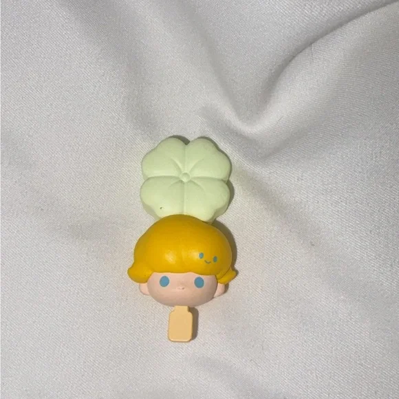 Dimoo - Picture 2 of 2